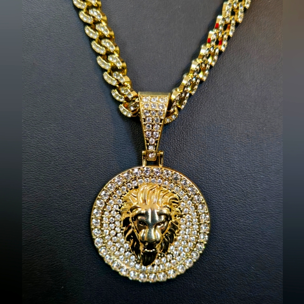 Gold Lion Iced Out Pendant And 8mm×22" Necklace....25121